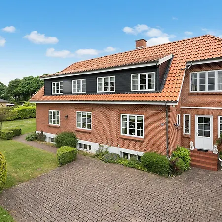 Casa de hóspedes Kollund 2*